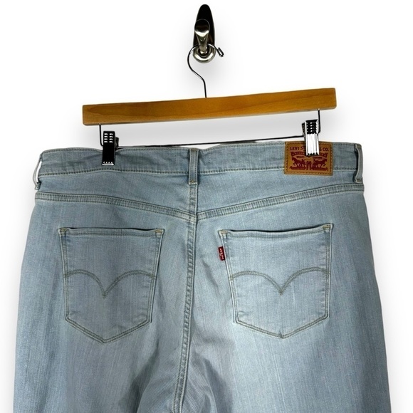 Levi's Classic Bermuda Casual Modest Shorts Jorts, Light Wash, Size 32W - Picture 9 of 10